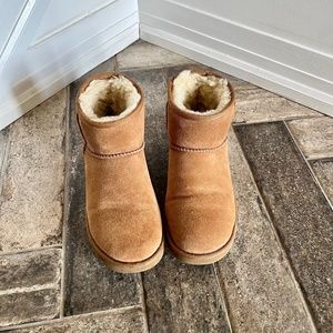 UGG Classic Mini